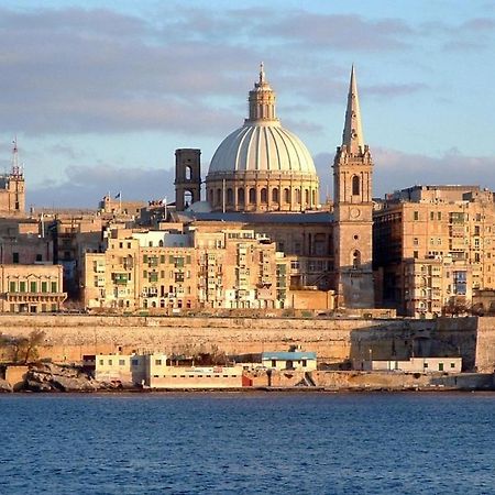 شقة Splendid Seaside Retreat On Spinola Bay سانت جوليان المظهر الخارجي الصورة