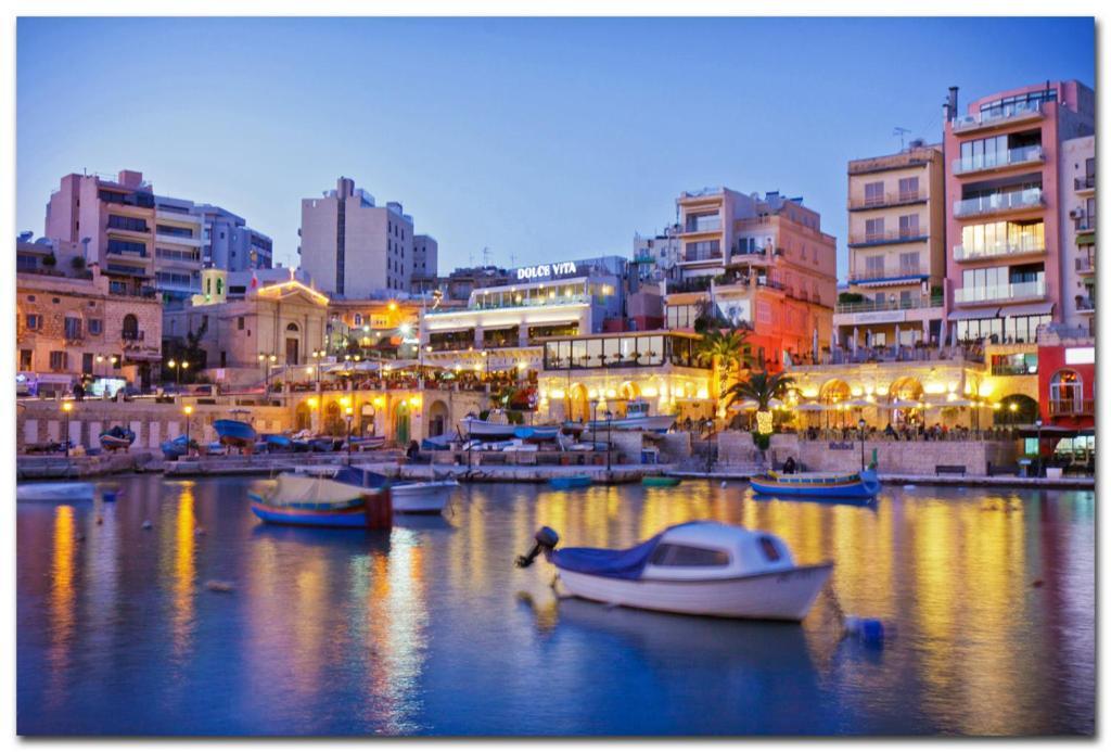 شقة Splendid Seaside Retreat On Spinola Bay سانت جوليان المظهر الخارجي الصورة