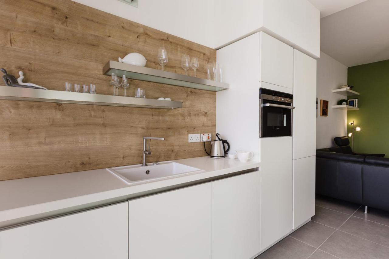 شقة Splendid Seaside Retreat On Spinola Bay سانت جوليان المظهر الخارجي الصورة
