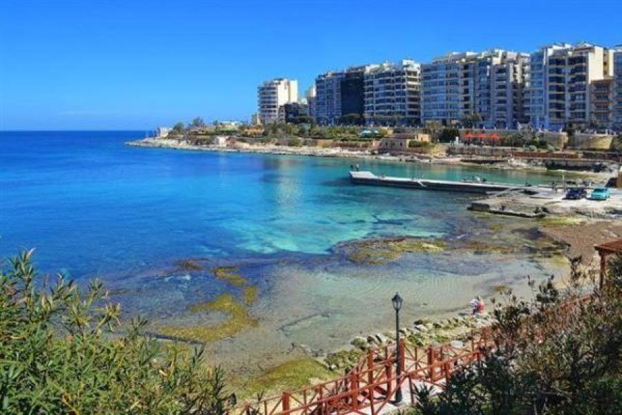 شقة Splendid Seaside Retreat On Spinola Bay سانت جوليان المظهر الخارجي الصورة