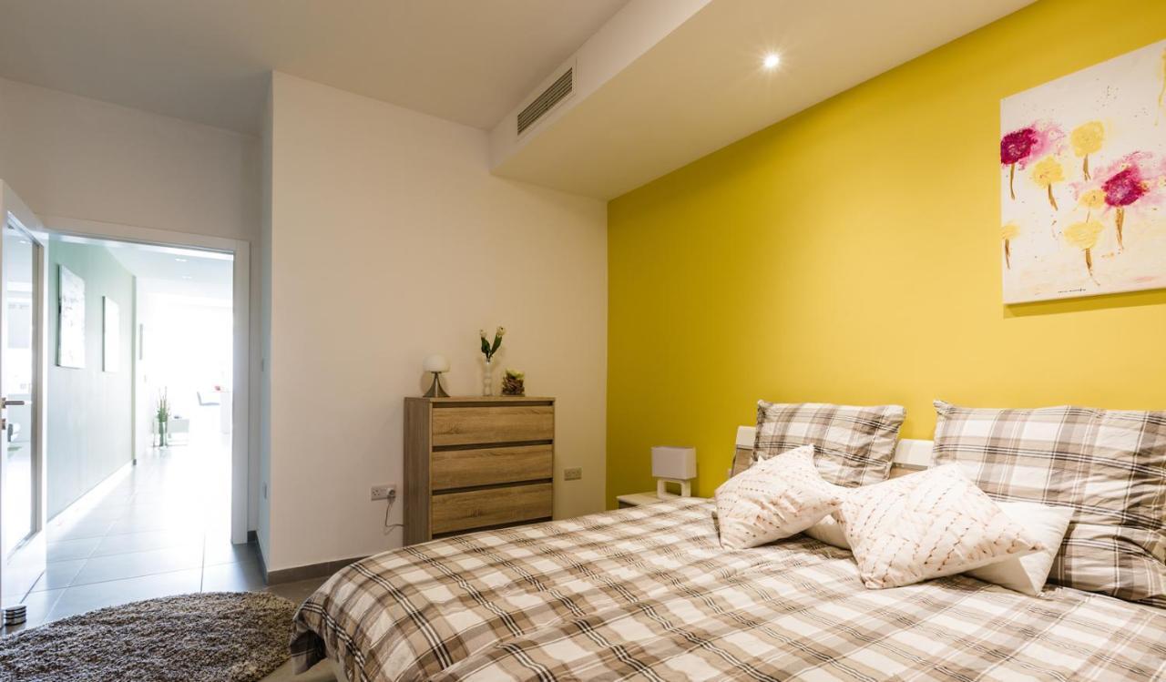 شقة Splendid Seaside Retreat On Spinola Bay سانت جوليان المظهر الخارجي الصورة