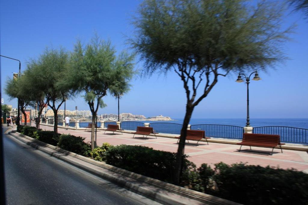 شقة Splendid Seaside Retreat On Spinola Bay سانت جوليان المظهر الخارجي الصورة